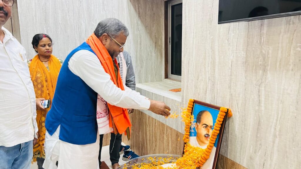 Ranchi News: डॉ श्यामा प्रसाद मुखर्जी के योगदान को सलाम, भाजपा ने किया श्रद्धांजलि अर्पित